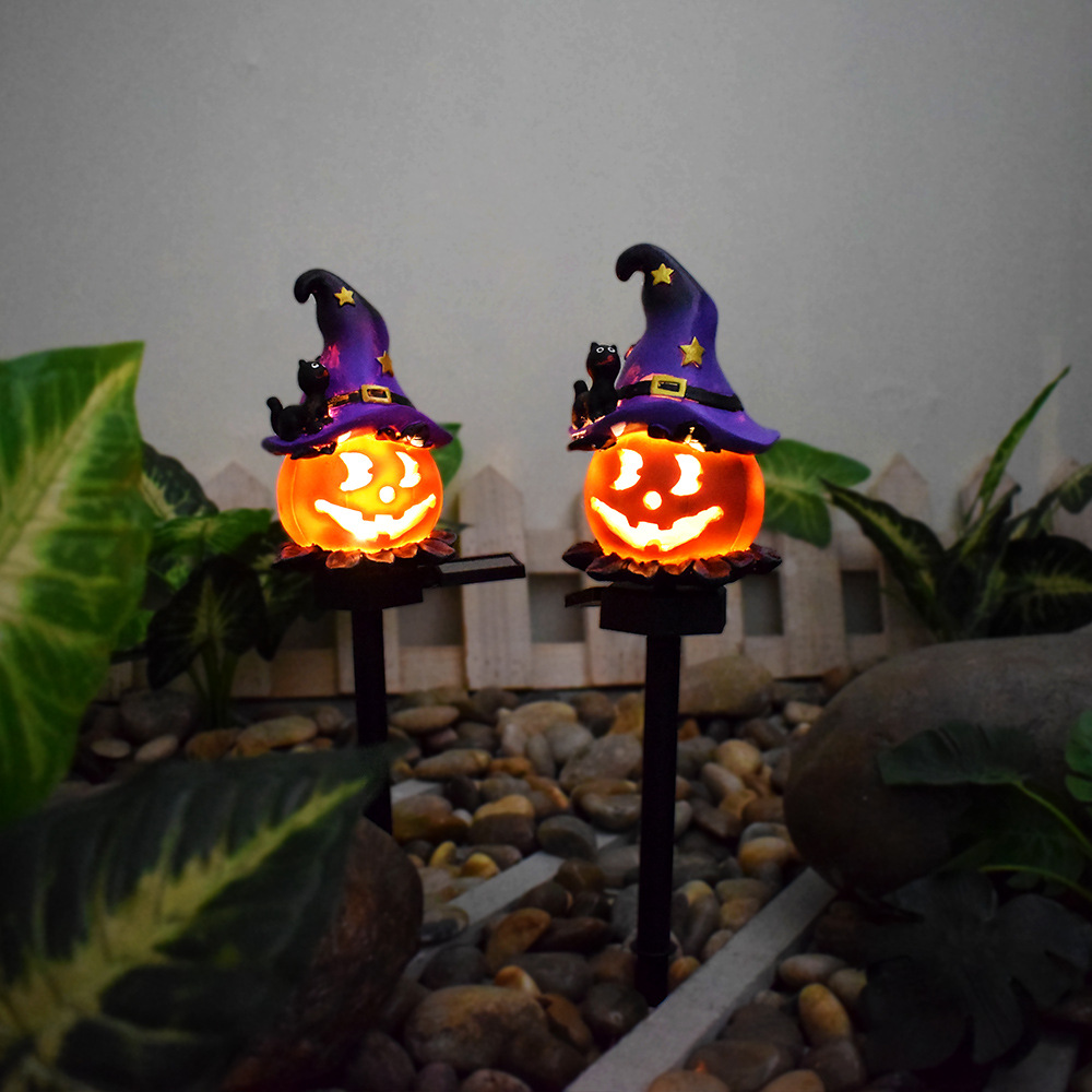 Solar Halloween garden light: two purple-witch hat pumpkin lights with warm glowing faces